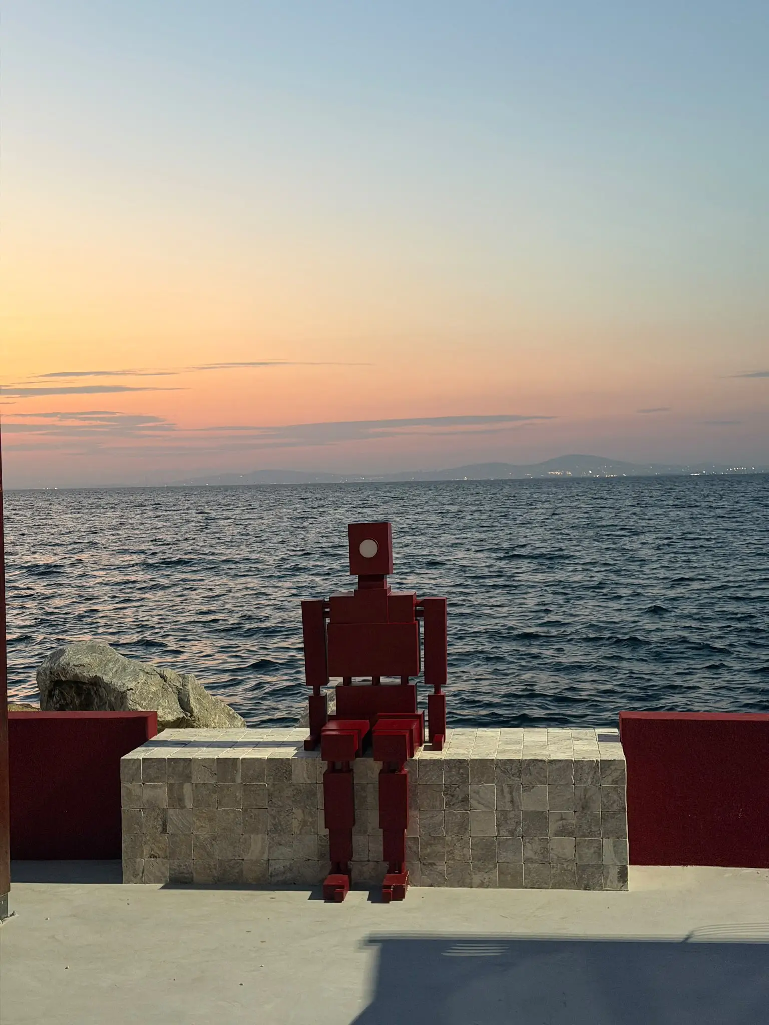 Sahilde Robot - Geniş Açı